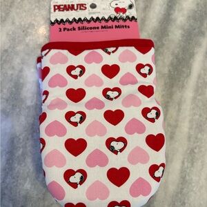 Peanuts Red and Pink Heart Silicone Mini Mitts
